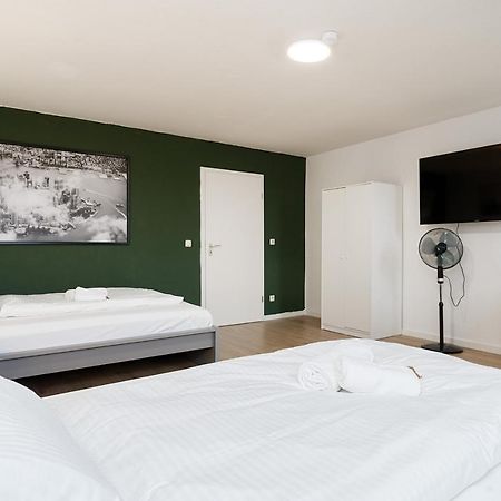 Einfach Aber Sehr Komfortabel - Wohnung Fuer 6 Personen - 2Xwc - Grupen, Messe, Monteure, Studenten - Voll Ausgestattet - 6 Betten 140X200Cm Hochwertig, 3 Smart-Tv 55 Zoll Netflix, 1000 Mbit Wlan, Voll Ausgestattete Kueche Дуйсбург Екстериор снимка