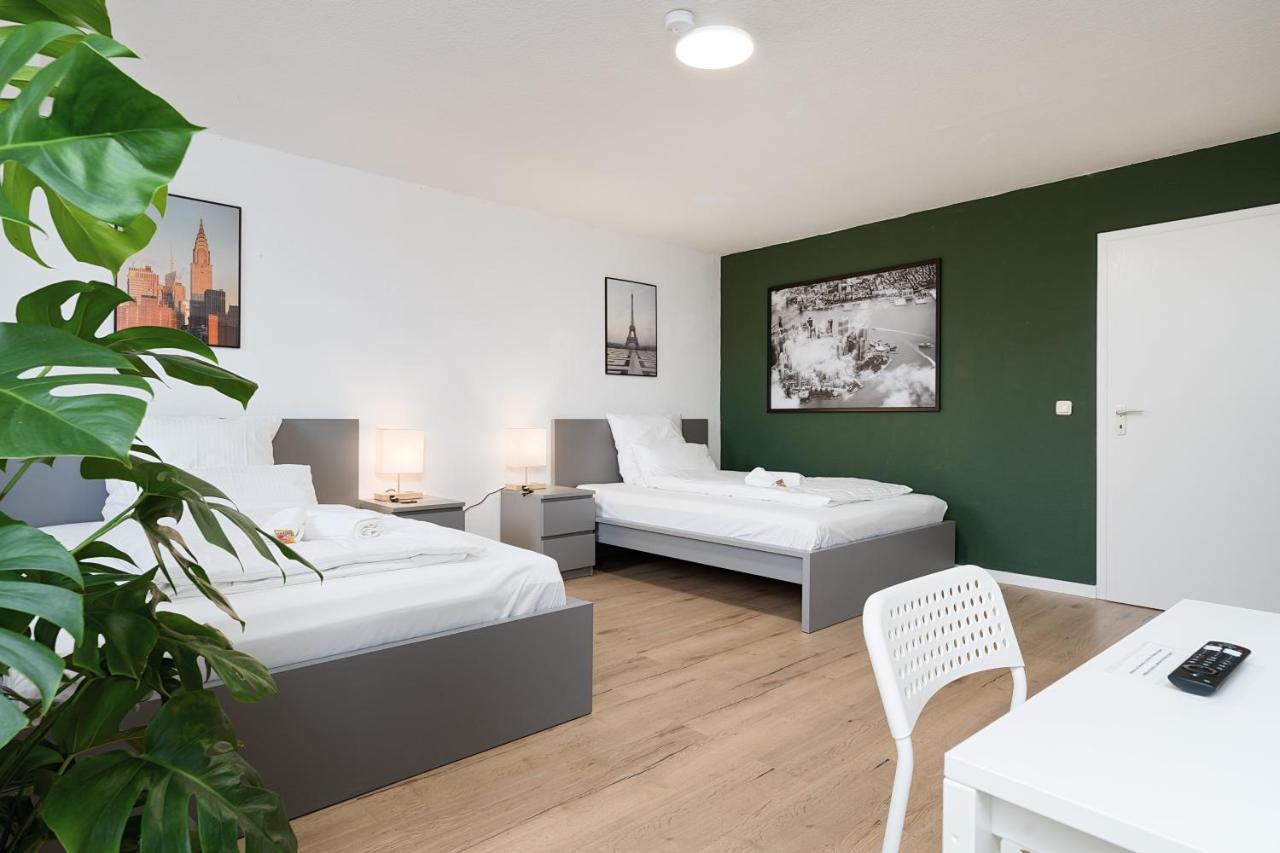 Einfach Aber Sehr Komfortabel - Wohnung Fuer 6 Personen - 2Xwc - Grupen, Messe, Monteure, Studenten - Voll Ausgestattet - 6 Betten 140X200Cm Hochwertig, 3 Smart-Tv 55 Zoll Netflix, 1000 Mbit Wlan, Voll Ausgestattete Kueche Дуйсбург Екстериор снимка