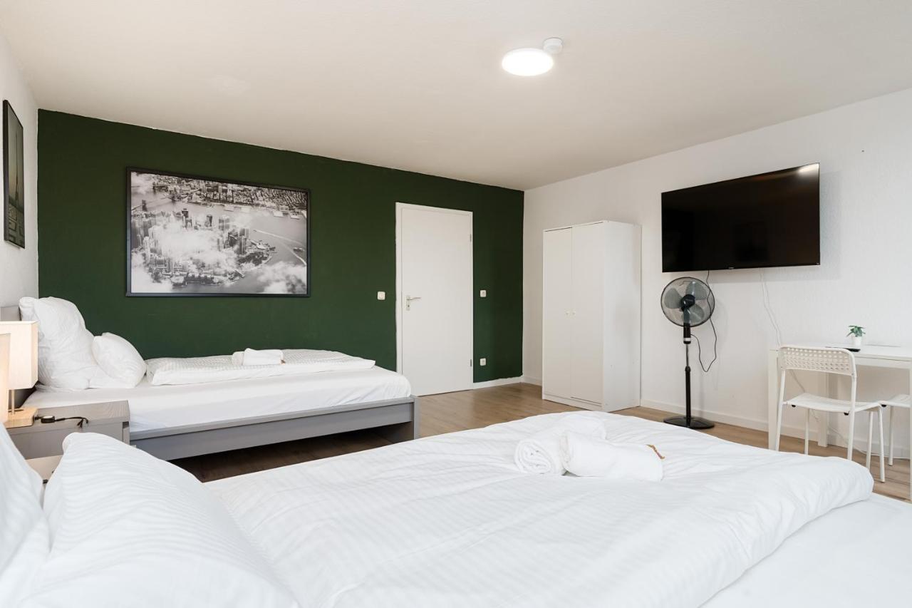 Einfach Aber Sehr Komfortabel - Wohnung Fuer 6 Personen - 2Xwc - Grupen, Messe, Monteure, Studenten - Voll Ausgestattet - 6 Betten 140X200Cm Hochwertig, 3 Smart-Tv 55 Zoll Netflix, 1000 Mbit Wlan, Voll Ausgestattete Kueche Дуйсбург Екстериор снимка
