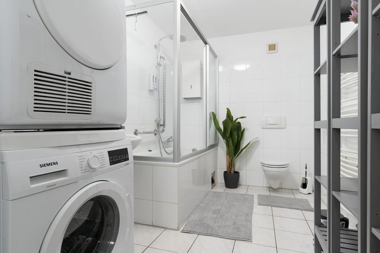 Einfach Aber Sehr Komfortabel - Wohnung Fuer 6 Personen - 2Xwc - Grupen, Messe, Monteure, Studenten - Voll Ausgestattet - 6 Betten 140X200Cm Hochwertig, 3 Smart-Tv 55 Zoll Netflix, 1000 Mbit Wlan, Voll Ausgestattete Kueche Дуйсбург Екстериор снимка