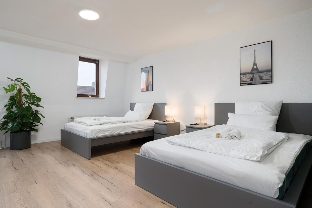 Einfach Aber Sehr Komfortabel - Wohnung Fuer 6 Personen - 2Xwc - Grupen, Messe, Monteure, Studenten - Voll Ausgestattet - 6 Betten 140X200Cm Hochwertig, 3 Smart-Tv 55 Zoll Netflix, 1000 Mbit Wlan, Voll Ausgestattete Kueche Дуйсбург Екстериор снимка