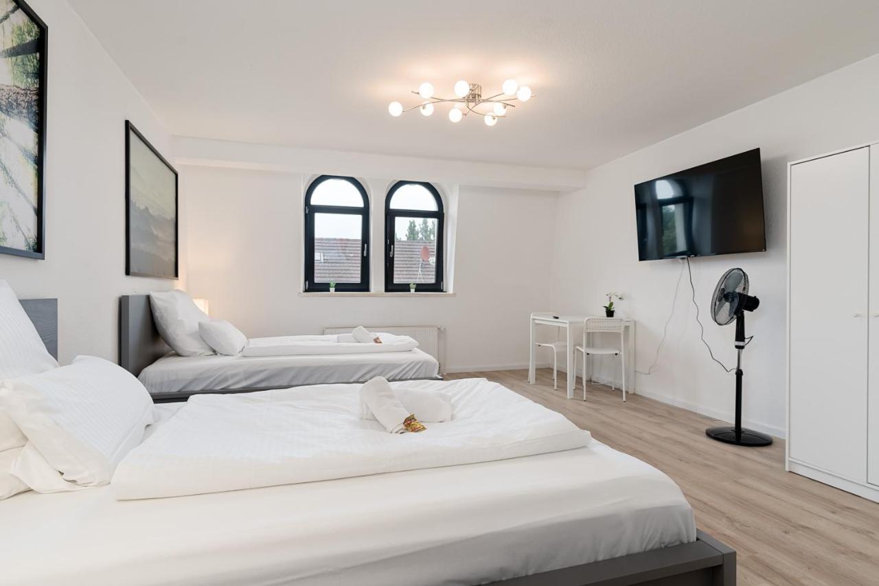 Einfach Aber Sehr Komfortabel - Wohnung Fuer 6 Personen - 2Xwc - Grupen, Messe, Monteure, Studenten - Voll Ausgestattet - 6 Betten 140X200Cm Hochwertig, 3 Smart-Tv 55 Zoll Netflix, 1000 Mbit Wlan, Voll Ausgestattete Kueche Дуйсбург Екстериор снимка