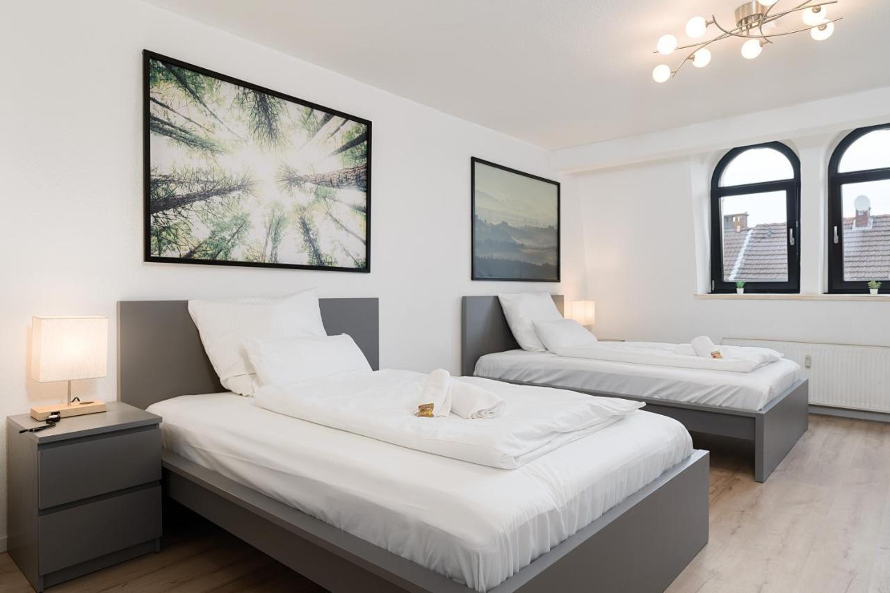 Einfach Aber Sehr Komfortabel - Wohnung Fuer 6 Personen - 2Xwc - Grupen, Messe, Monteure, Studenten - Voll Ausgestattet - 6 Betten 140X200Cm Hochwertig, 3 Smart-Tv 55 Zoll Netflix, 1000 Mbit Wlan, Voll Ausgestattete Kueche Дуйсбург Екстериор снимка